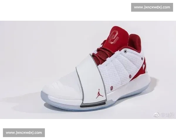 特雷・杨母校专属 AJ40 PE 亮相！俄克拉荷马配色致敬传奇